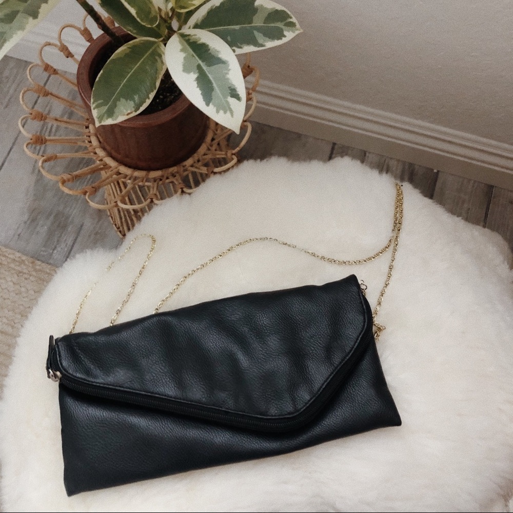 🚚 MOVING SALE! 🚚 Crossbody convertible purse